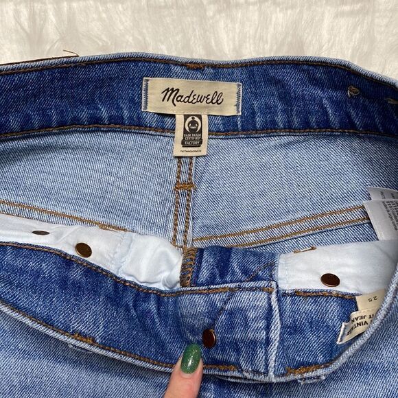 Madewell Distressed PVJ Straight jean in size 25 in Reinhart Wash - Picture 9 of 16
